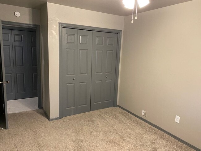 Building Photo - 10714 E 27th St S