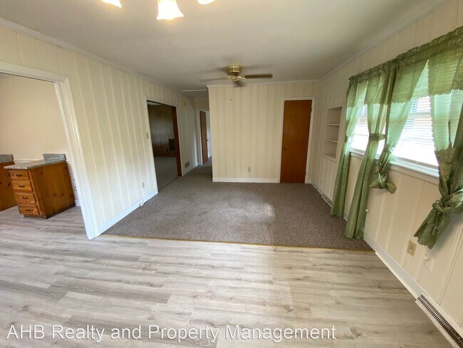 Building Photo - 3 br, 2 bath House - 209 Meadowbrook Dr.