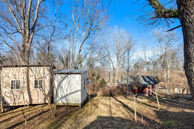 Building Photo - West Asheville Cottage