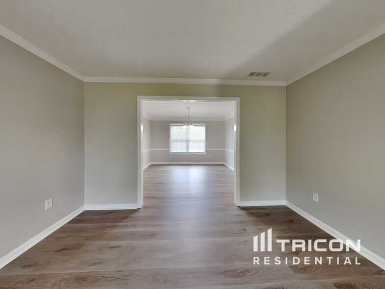 Building Photo - 714 Thompson Ridge Dr