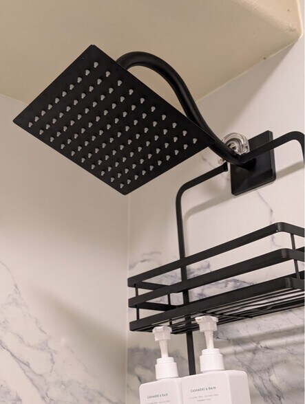 Building Photo - 322 W Woodin Ave