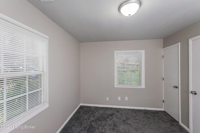 Building Photo - 5810 Alanadale Dr