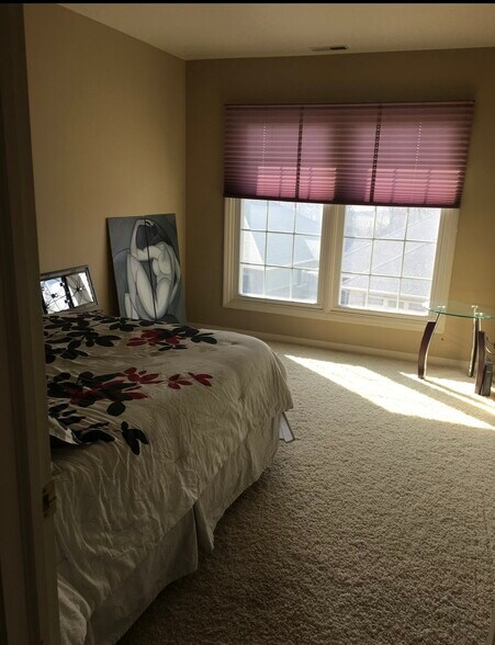 Building Photo - 3294 Lake Ridge Dr