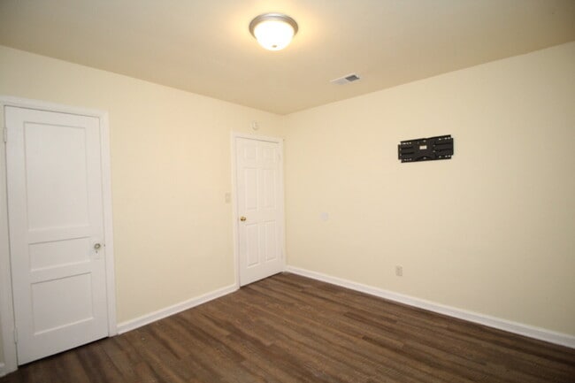 Building Photo - 2BR Cottage Home with LVP Flooring Throughout, Bonus Sunroom, Covered Parking & Low-Maintenance L...