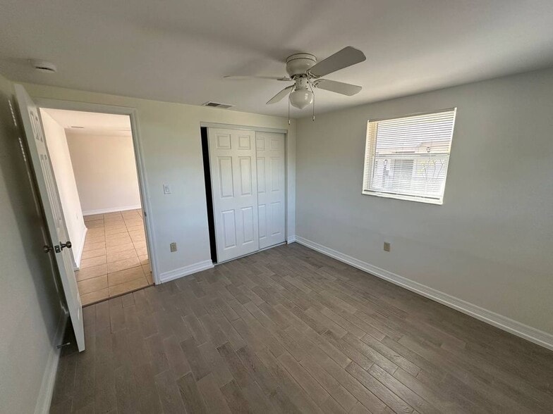 Building Photo - 445 90th Ave N