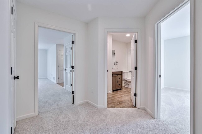 Building Photo - 252 Linden Ave