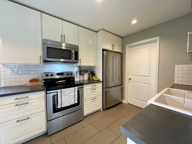 Building Photo - Charming 3Bed 2Bth Montavilla Neighborhood with Detached Additional Living Area and Backyard Grea...