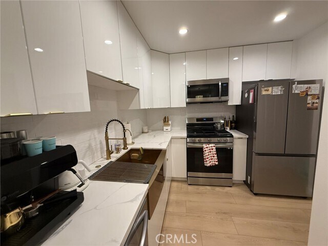 Building Photo - 22139 Burbank Blvd