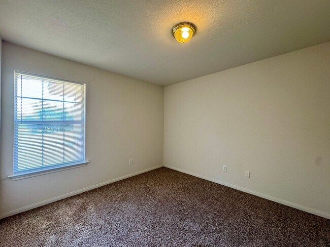 Building Photo - Duplex