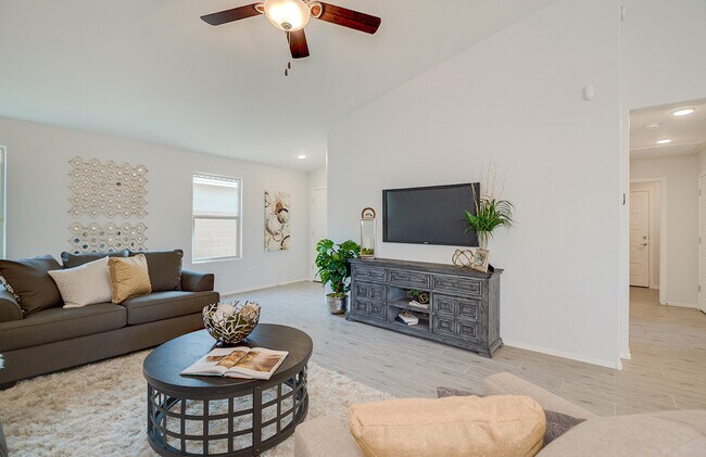 Building Photo - 1736 E Fontana Dr