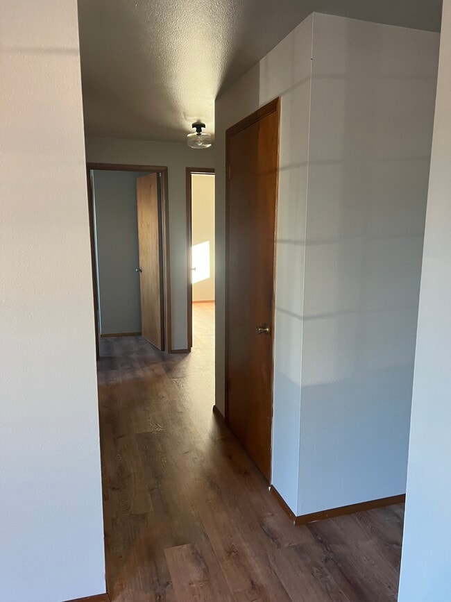 Building Photo - 899 Cathlamet Dr