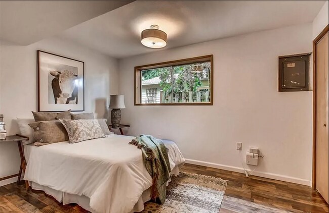 Building Photo - Spacious 5BR Home in Wild Tree – Ideal for Multi-Generational Living!