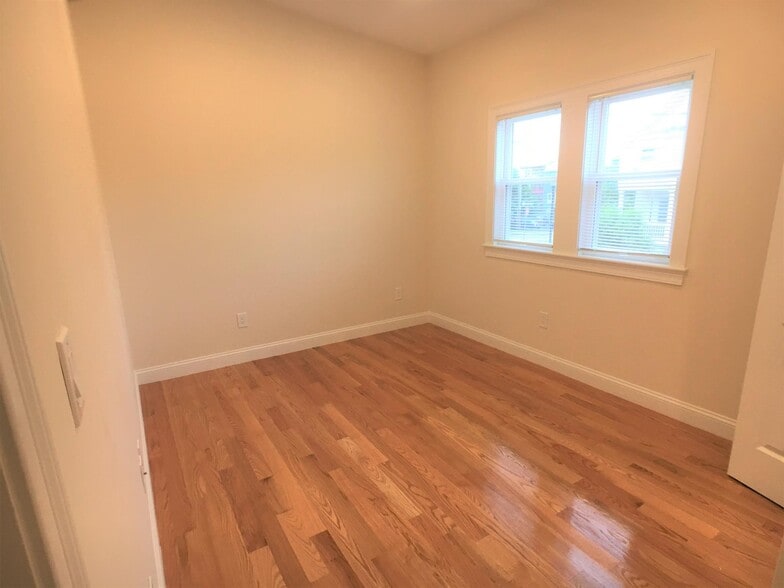 Building Photo - 67 Temple St