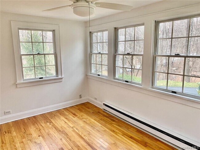 Building Photo - 336 Armonk Rd