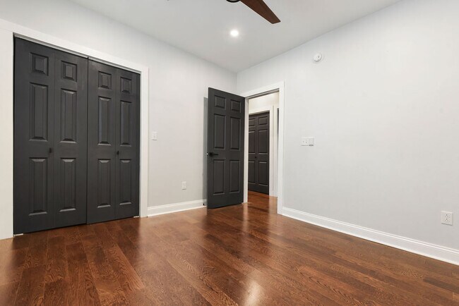Building Photo - 5470 Hillcrest St
