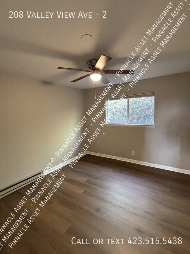 Building Photo - 208 Valley View Ave