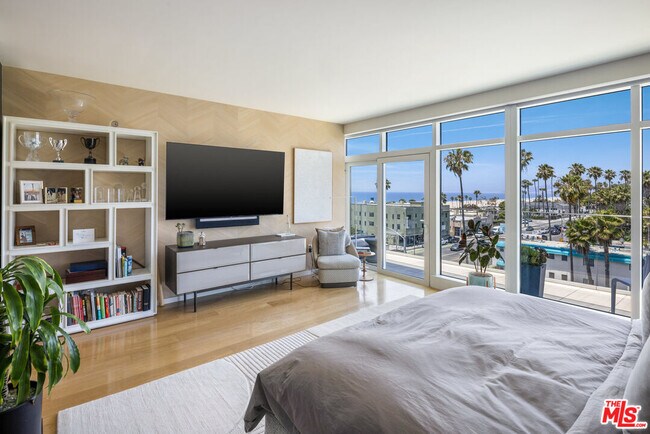 Building Photo - 1705 Ocean Ave