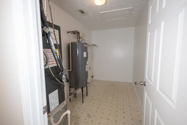 Building Photo - 8791 Freedom Way