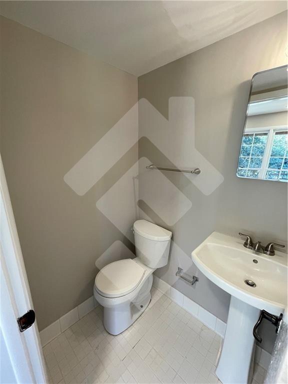 Building Photo - 9935 La View Cir