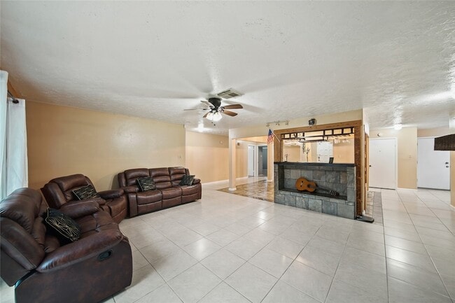 Building Photo - 10431 Odessa Dr