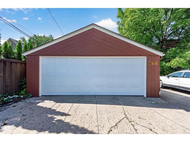 Building Photo - 971 Goodrich Ave