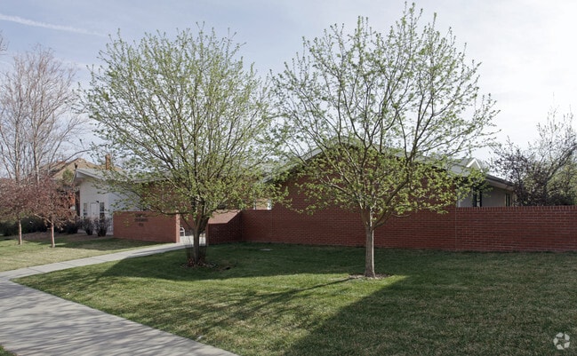 Primary Photo - Camelot Apartments