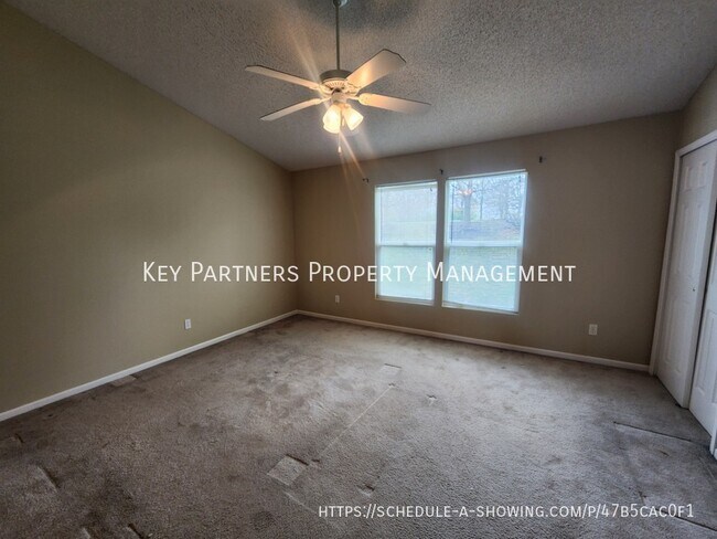 Building Photo - 5538 N Fairmount Ave