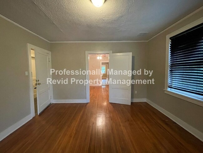 Building Photo - Great 2 Bedroom with large balcony!