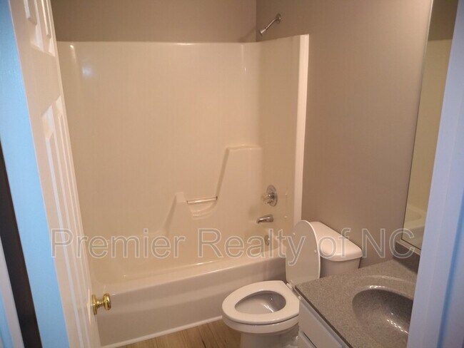 Building Photo - 156 Charleston Ridge Dr