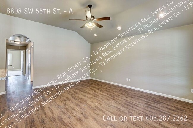 Building Photo - Two bedroom cottage in OKC!