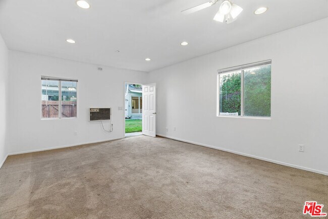 Building Photo - 12811 Cumpston St