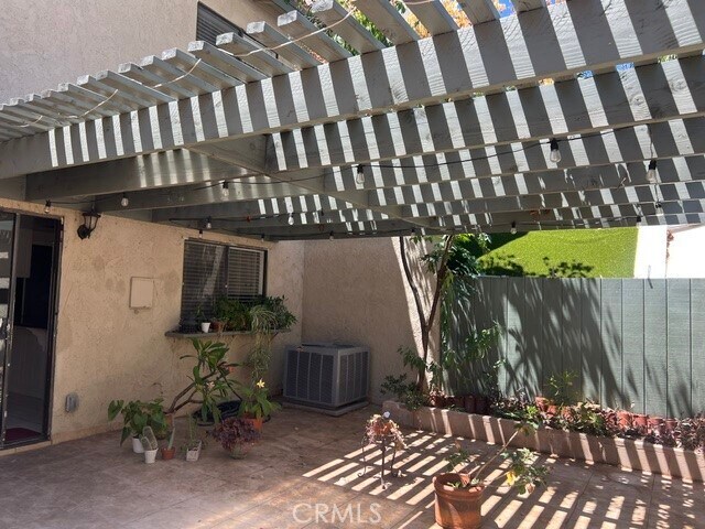 Building Photo - 1464 Camelot Dr