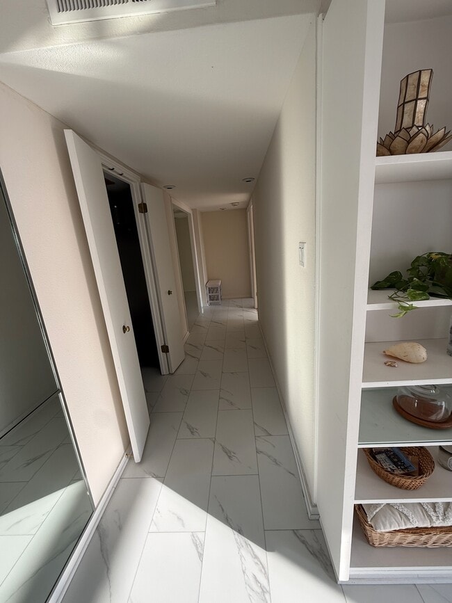 Building Photo - 1122 Colorado St