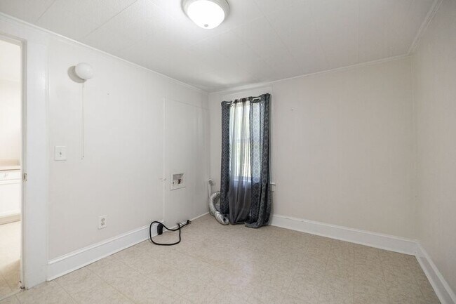 Building Photo - 1242 Hull Rd