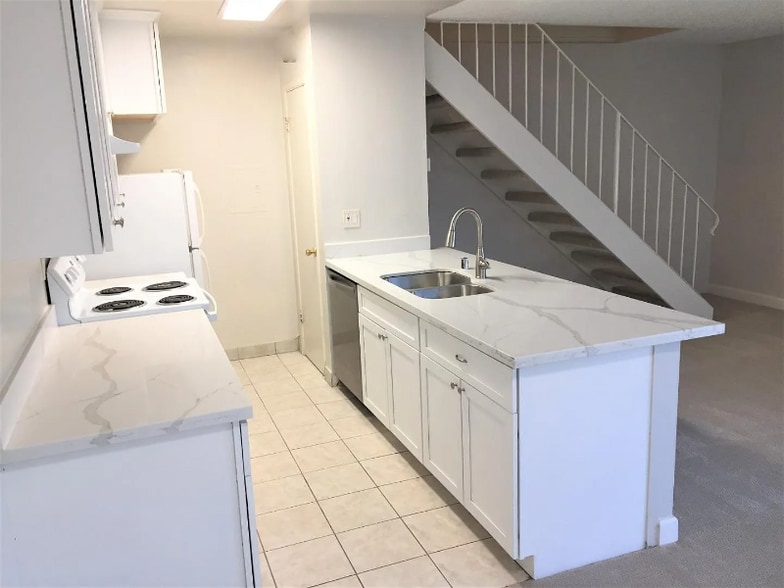 Building Photo - 272 Tradewinds Ct