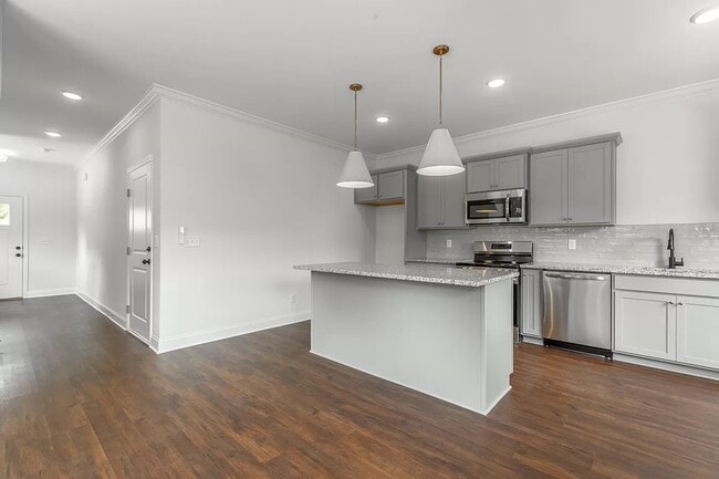 Building Photo - 5558 Stream Ln