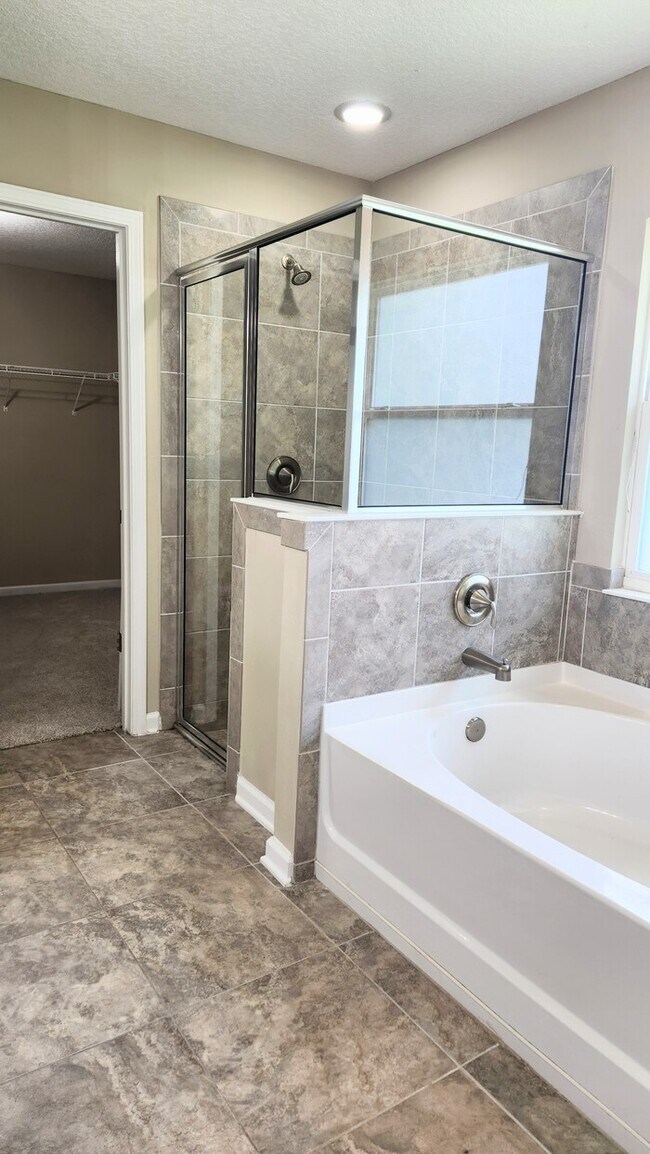 Building Photo - Charming 4-Bedroom Home in Middleburg with...