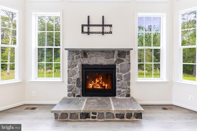 Building Photo - 7640 Knotting Hl Ln
