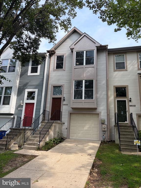 Building Photo - 9609 Clocktower Ln