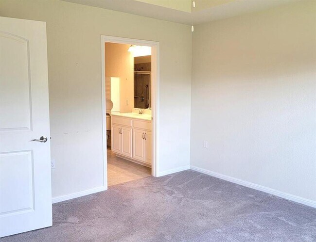 Building Photo - 505 Rockport St
