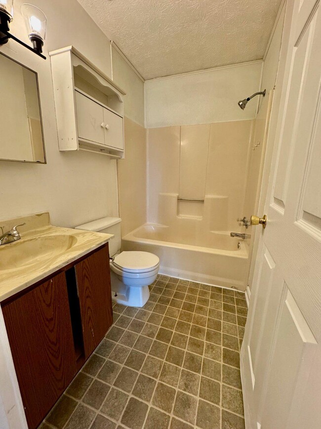 Building Photo - 236 Nottoway Dr