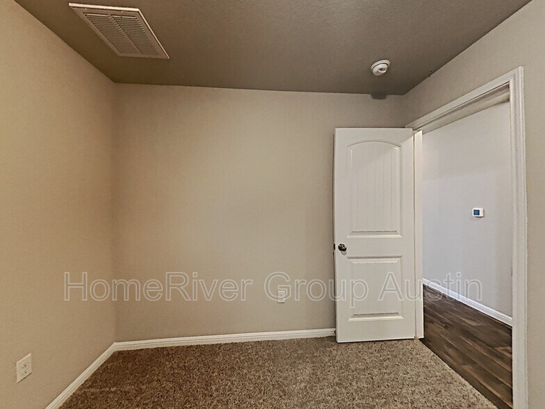 Building Photo - 120 Blue Sage Dr