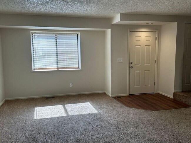 Building Photo - 826 London Green Way