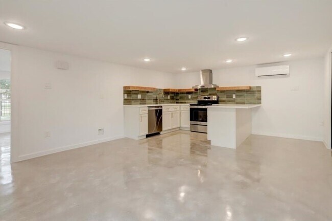 Building Photo - 808 Oakhurst St