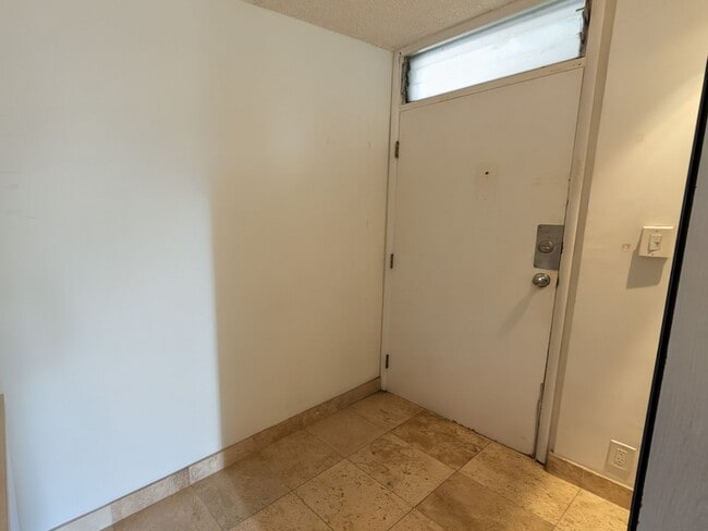Building Photo - Furnished or Unfurnished Studio with Utilities included at Pacific Islander Waikiki