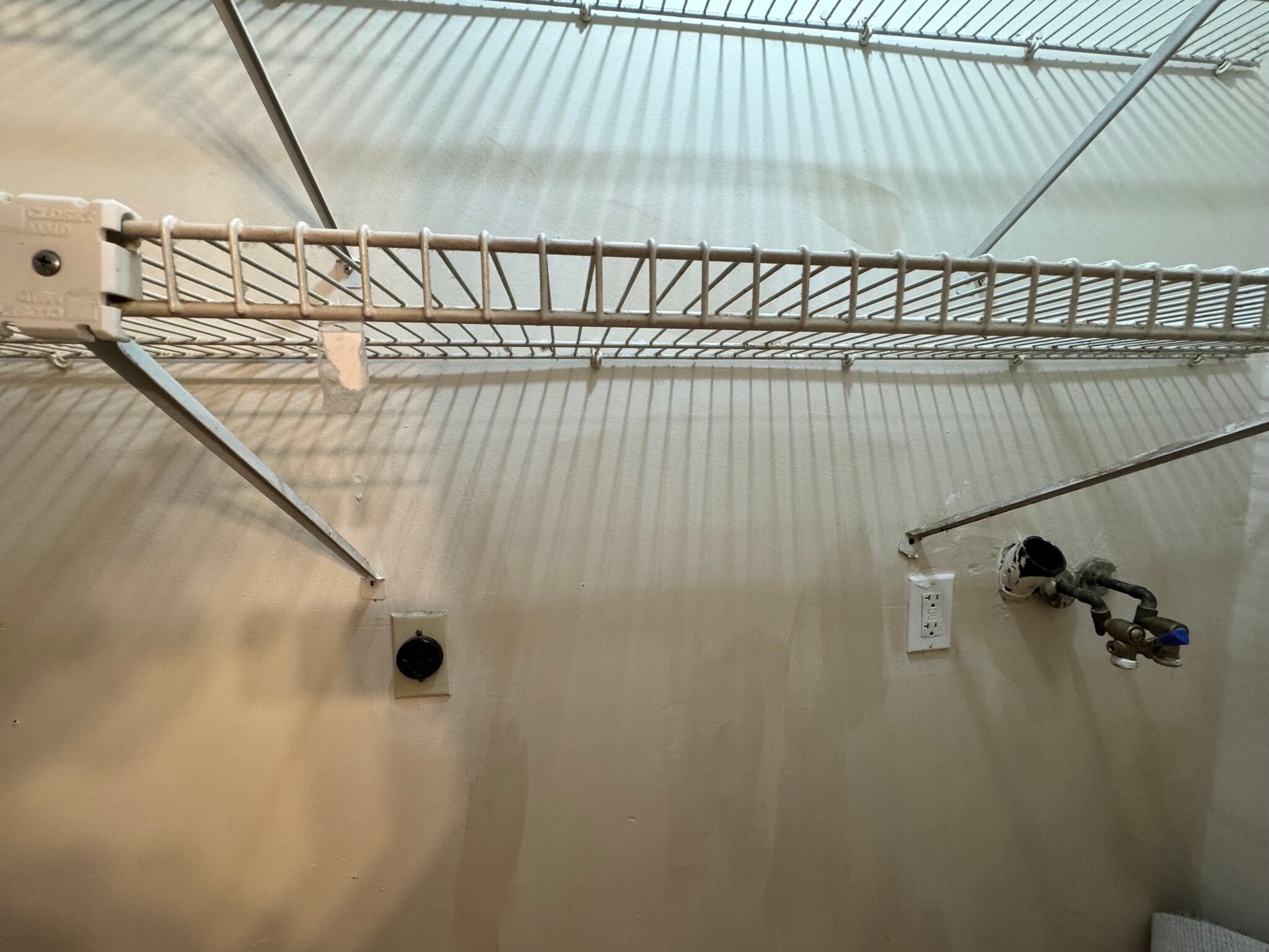 Building Photo - 975 Meriden Rd