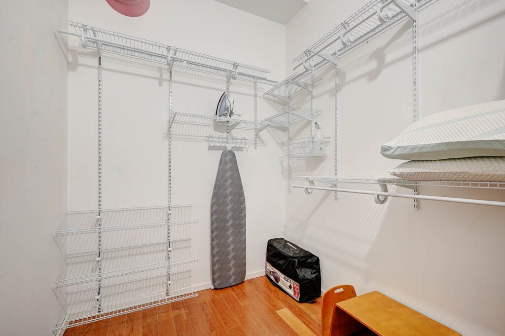 Building Photo - 1760 W Wrightwood Ave