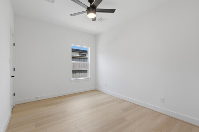 Building Photo - 5921 Mountwood St