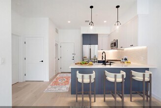 Building Photo - 425 3rd St