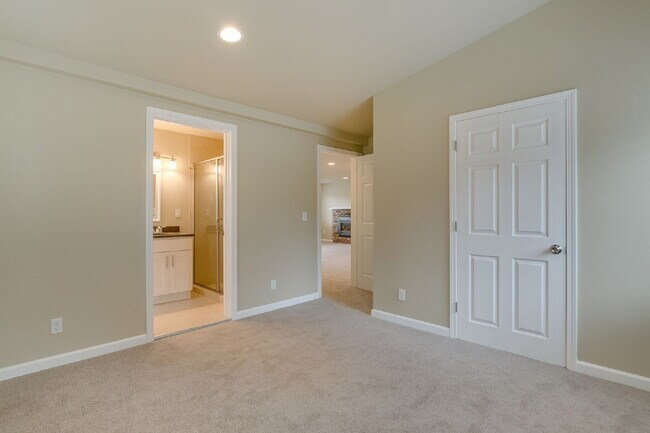 Building Photo - Kirkland Rambler with Central A/C!